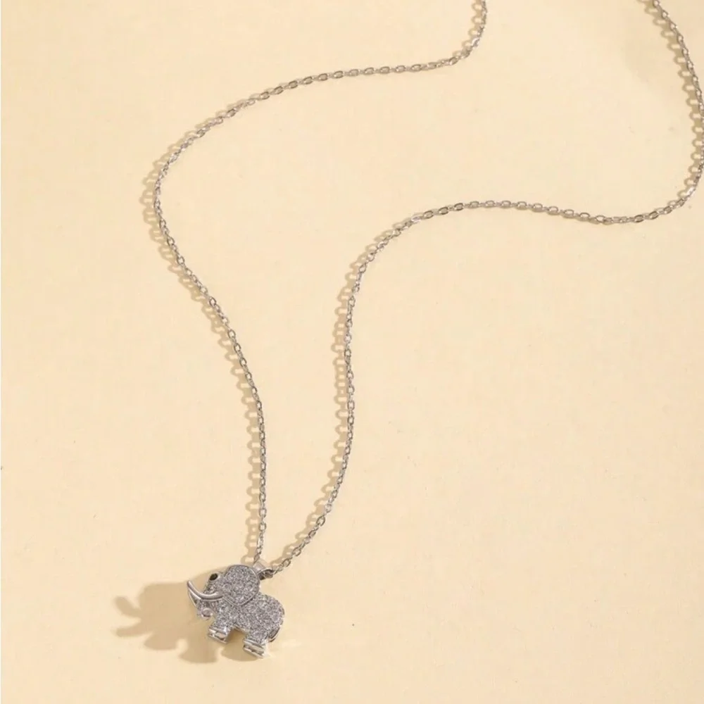 🌹 Silver Tone Elephant‎ Pendant Necklace
